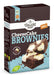 Backmischung Cheesecake Brownies 350g - Bauckhof Bio

Brownies oder doch lieber Cheesecake? Könnt ihr euch beim Backen manchmal auch nicht entscheiden? Dann sind unsere Cheesecake-Brownies die perfekte Kombination für euch. Saftiger Brownie-Teig trifft hier auf cremigen Käsekuchenbelag und lässt die Herzen aller Kuchen- und Dessertfans höherschlagen.